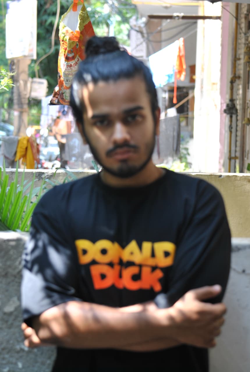 Oversized Donald Duck Graphic Tee – Streetwear Edition